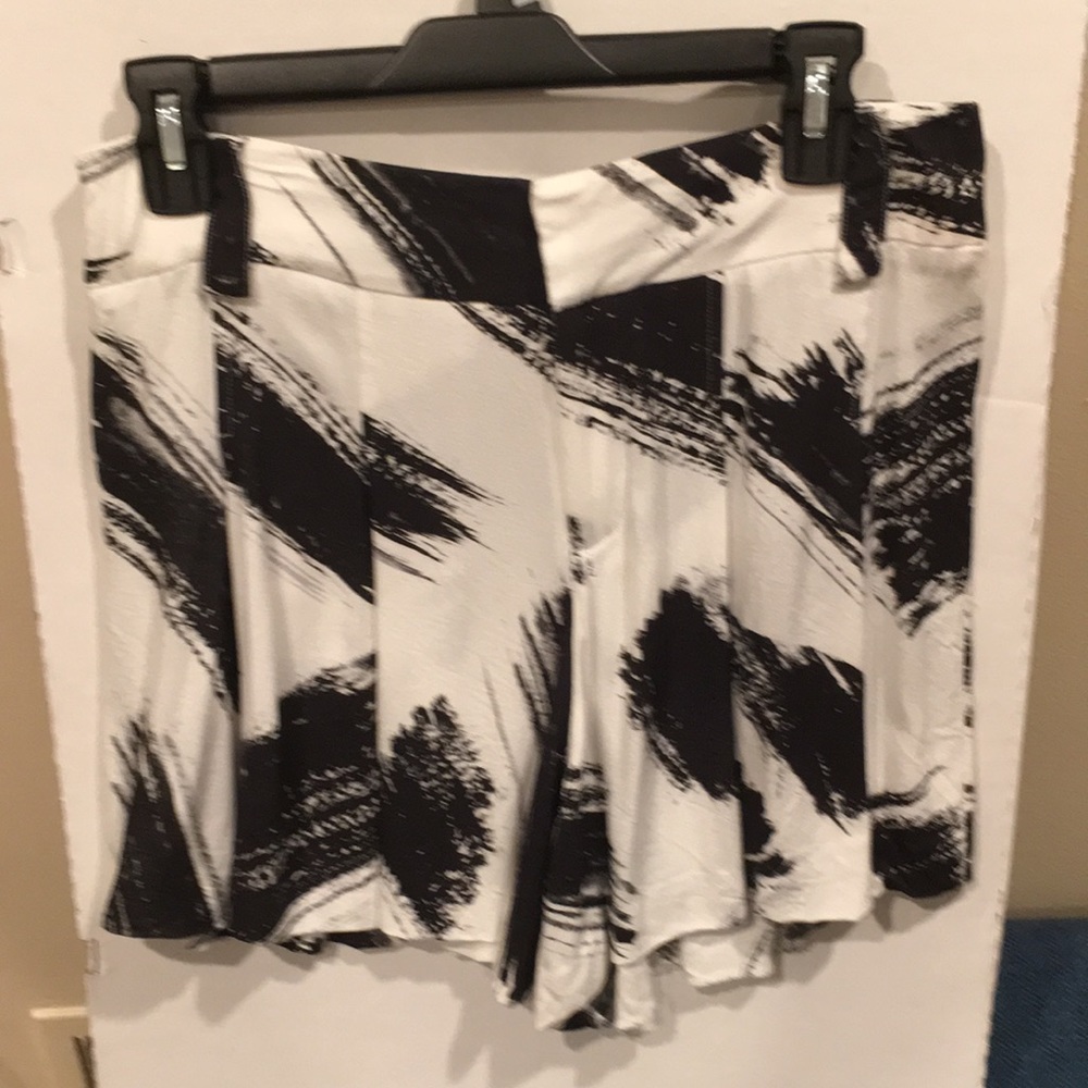 Alice + Olivia Brushstroke dash shorts
